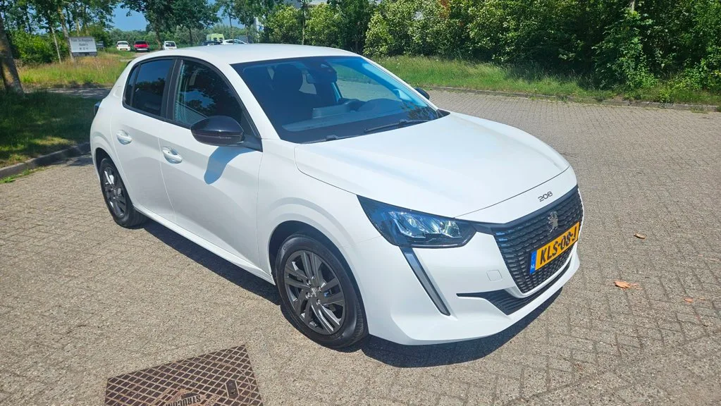 Peugeot 208 (2022) — foto 1