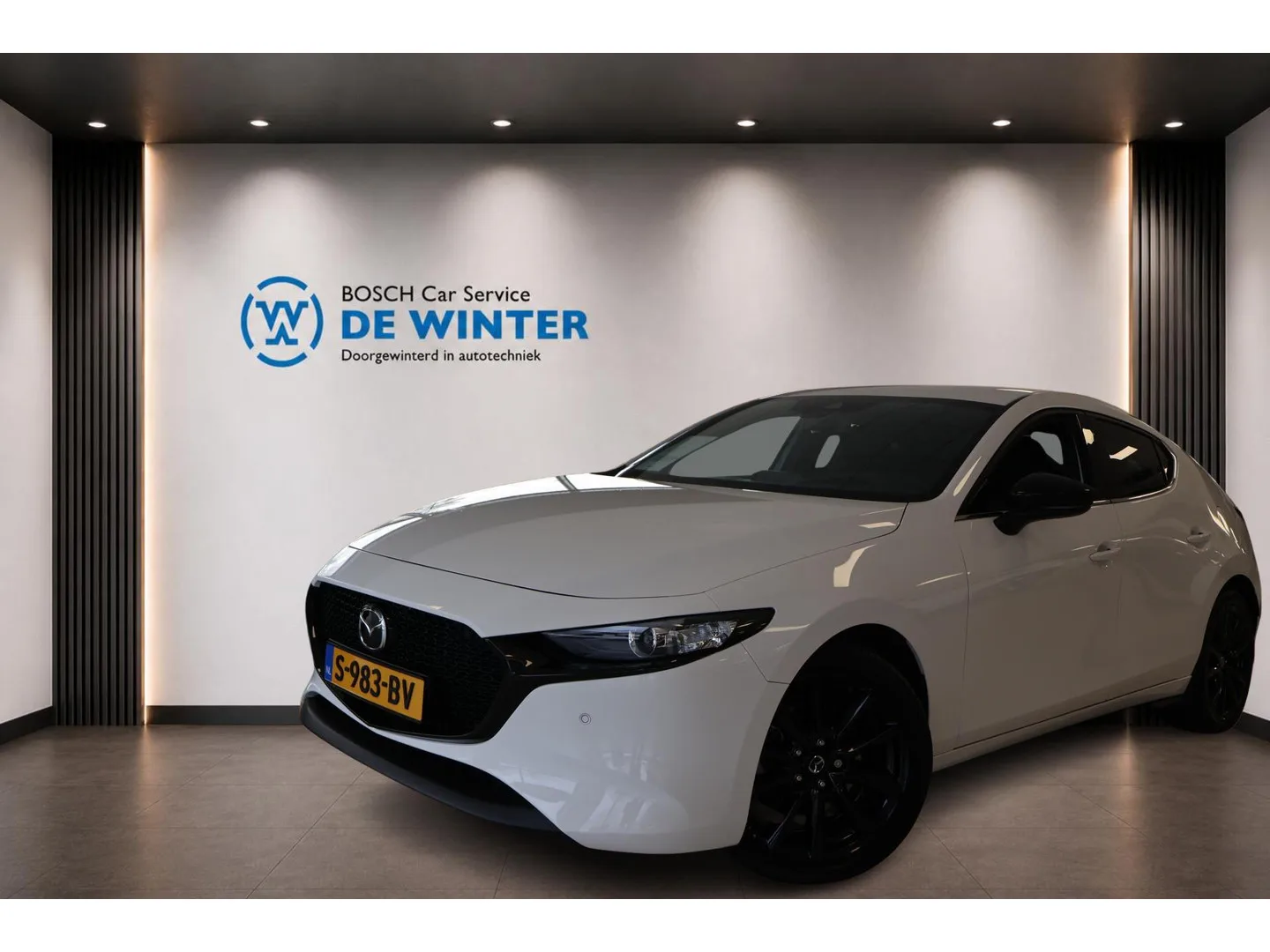 Mazda 3 (2023) — foto 1