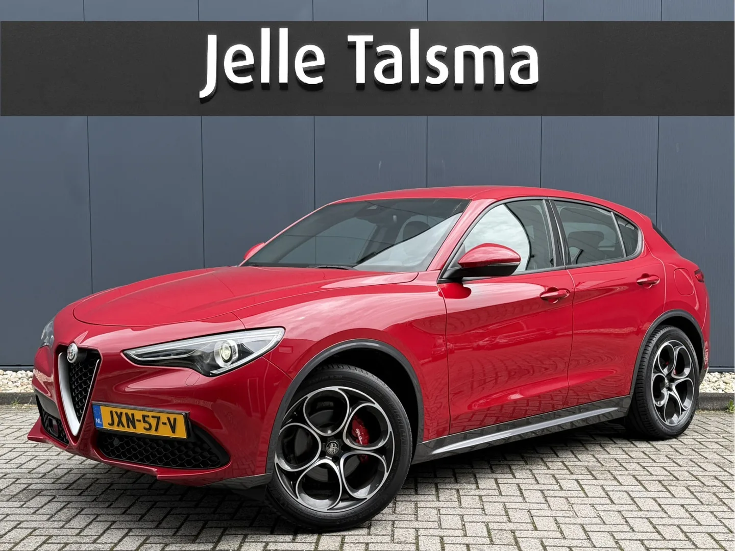Alfa Romeo Stelvio (2023) — foto 1