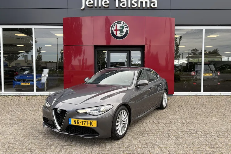 Alfa Romeo Giulia (2017)