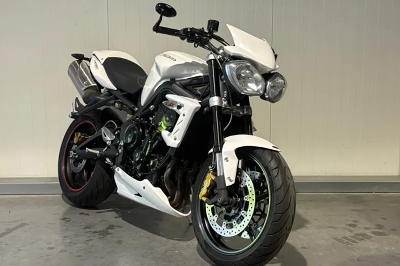 Triumph Street Triple R (2011)
