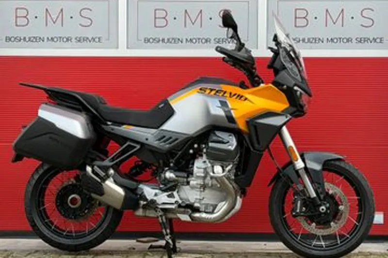 Moto Guzzi Stelvio (2024)
