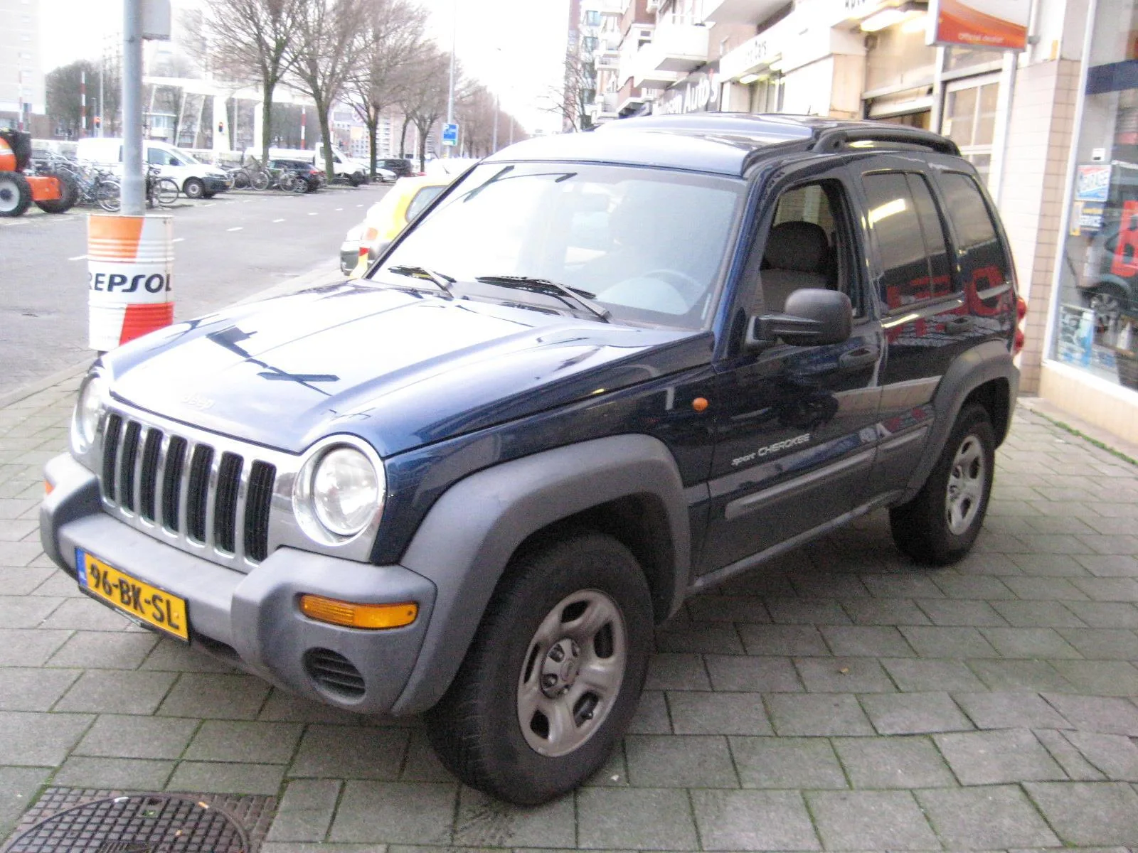 Jeep Cherokee (2003) — foto 1