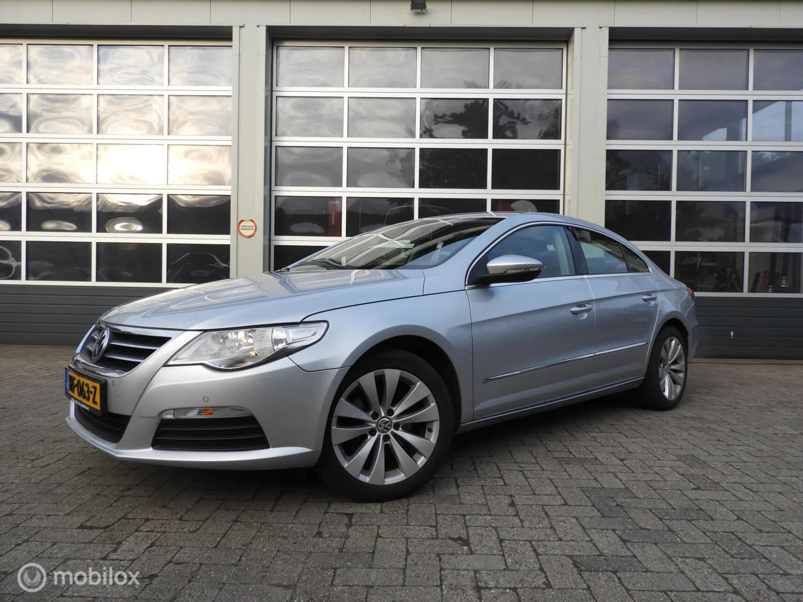 Volkswagen Passat (2010) — foto 1