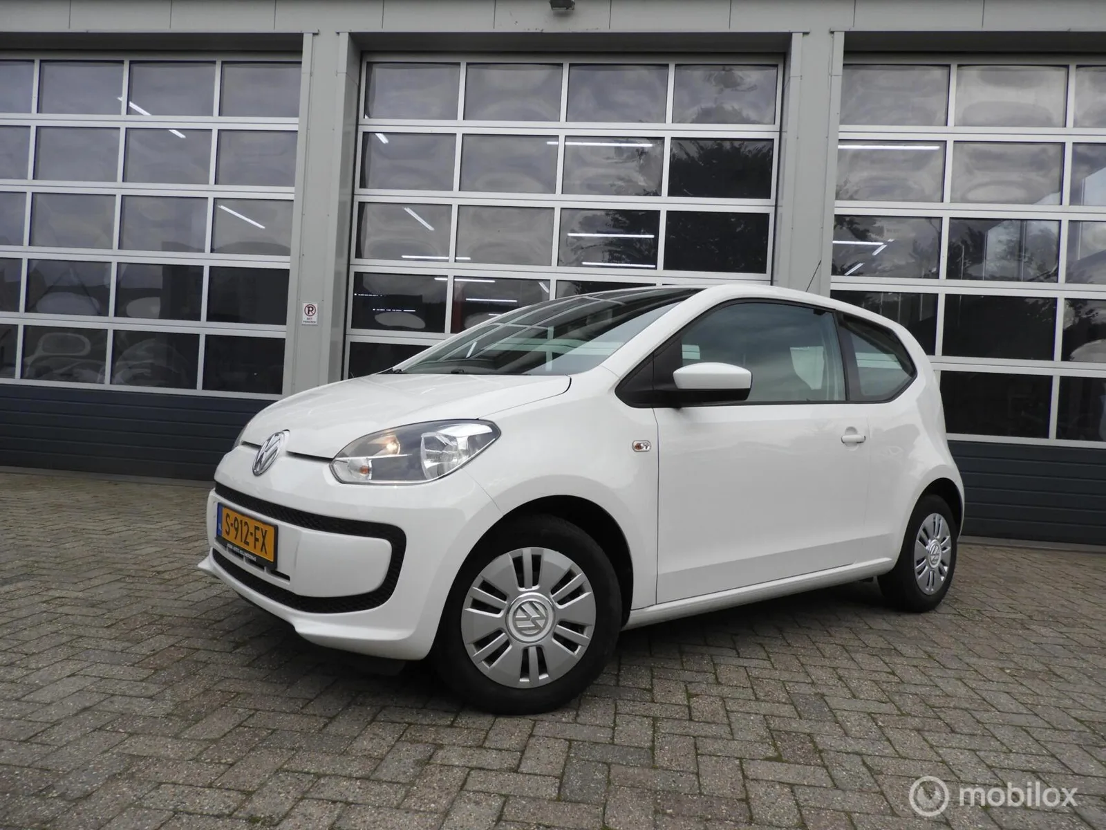 Volkswagen Up! (2013) — foto 1
