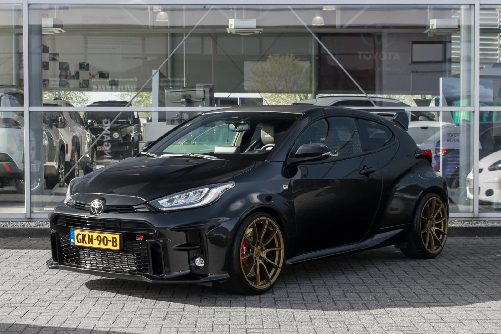 Toyota Yaris (2023) — foto 1