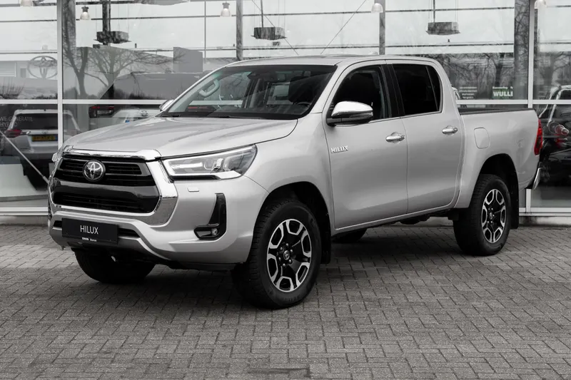 Toyota Hilux (2023)