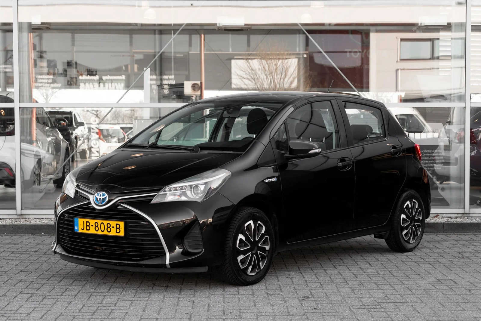 Toyota Yaris (2016) — foto 1