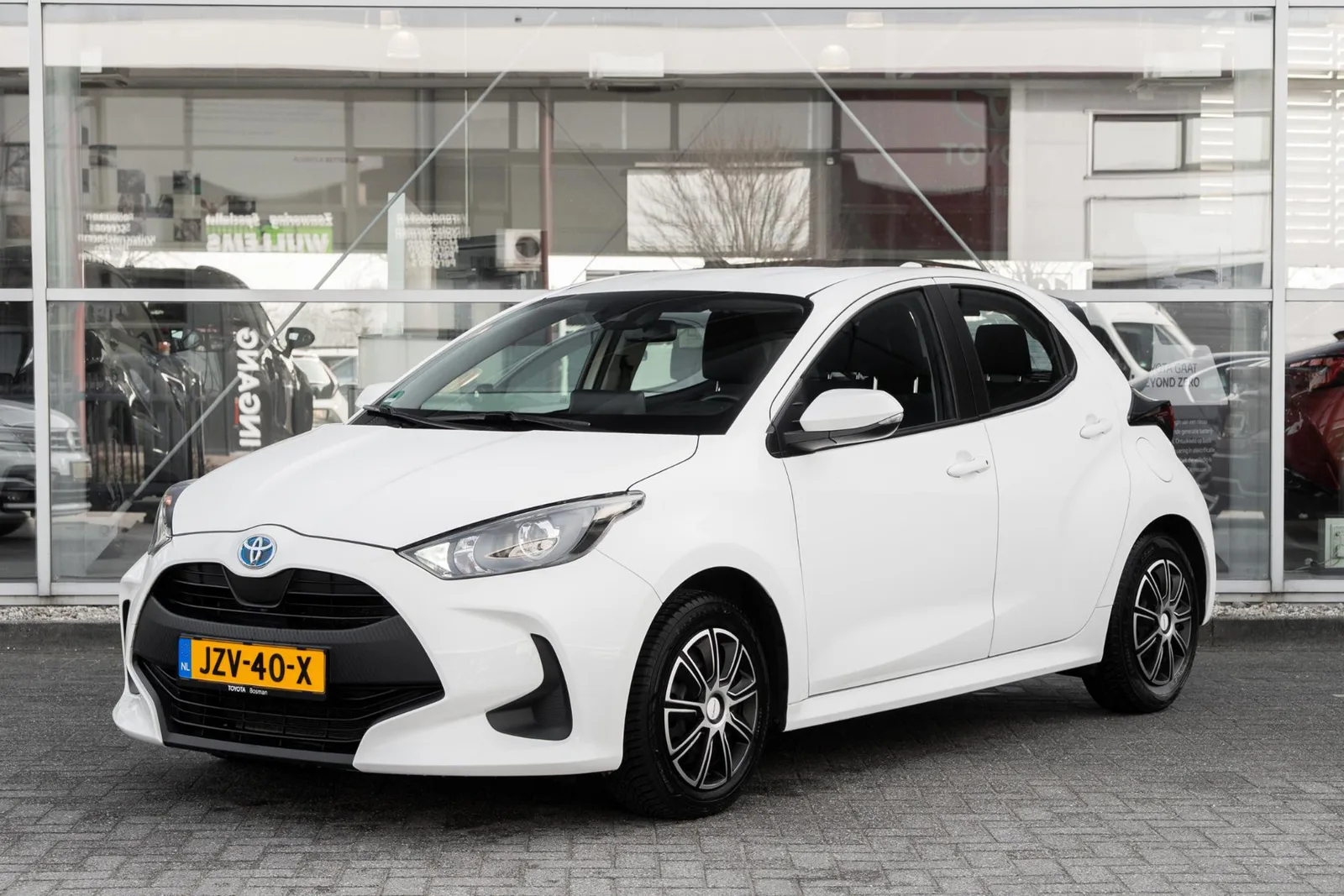 Toyota Yaris (2022) — foto 1