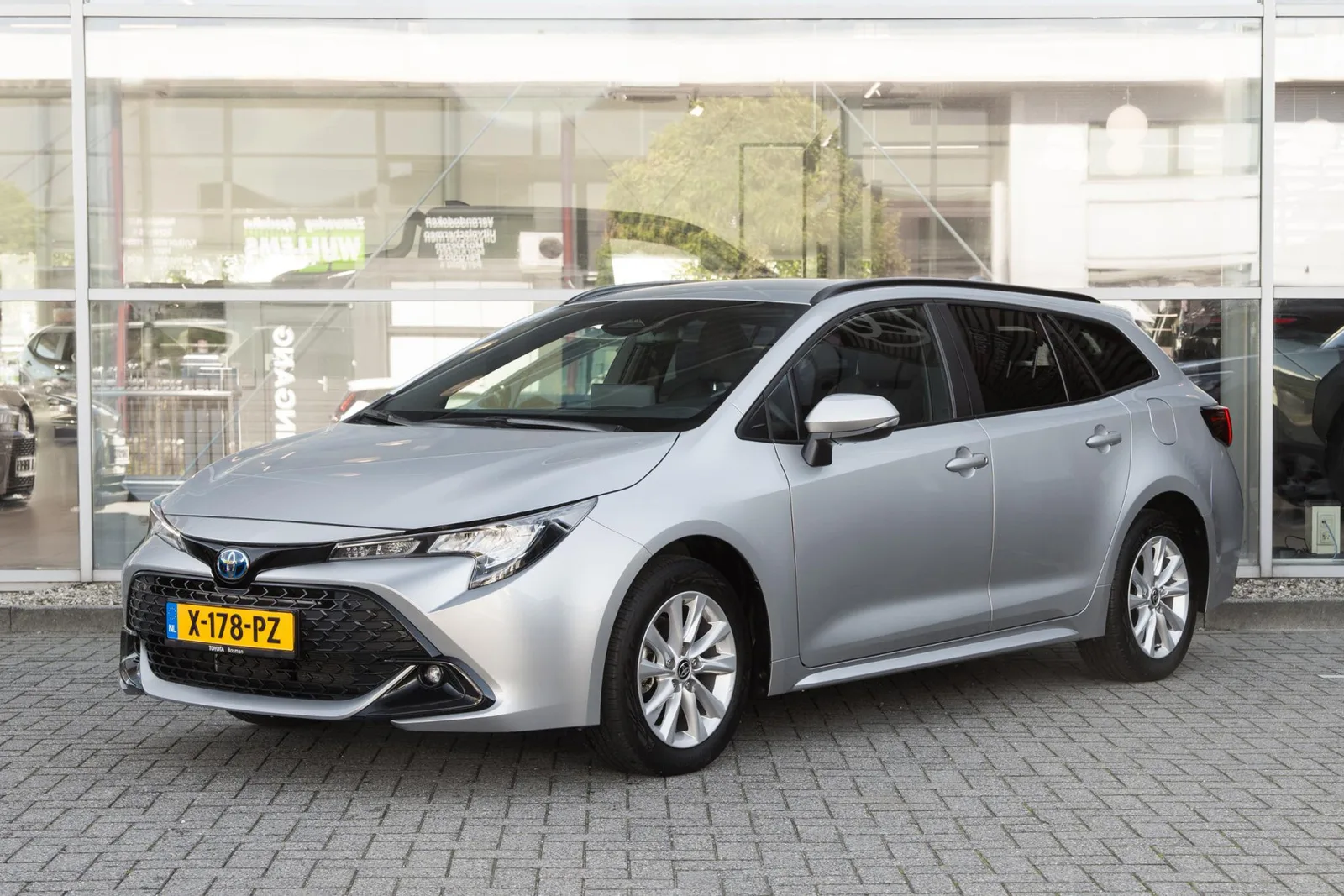 Toyota Corolla (2024) — foto 1
