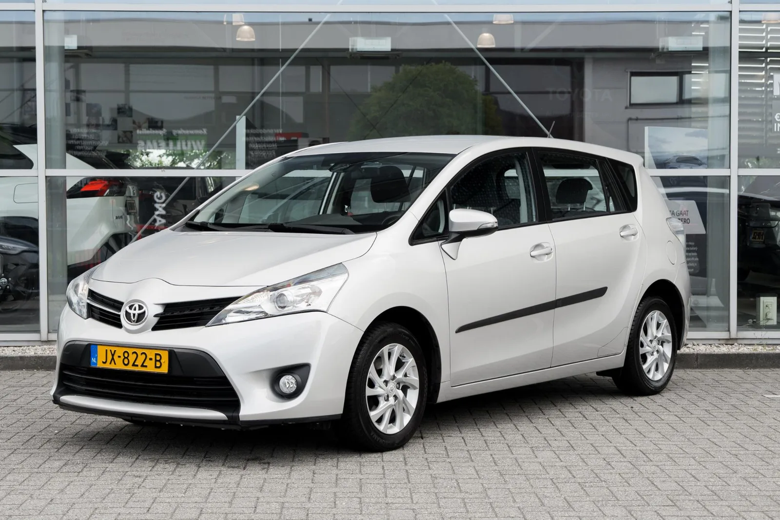 Toyota Verso (2016) — foto 1