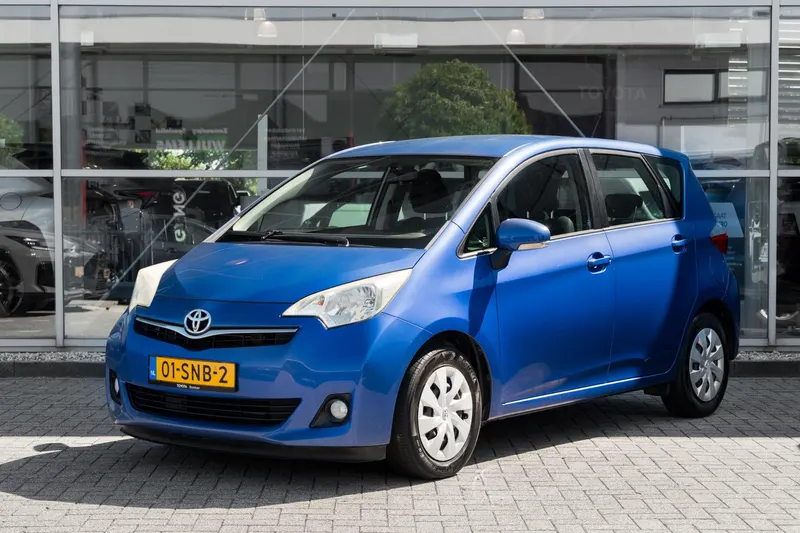 Toyota Verso-S (2011)