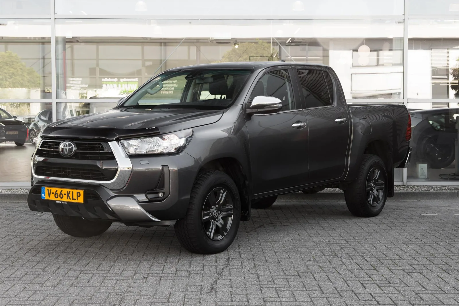 Toyota Hilux (2024) — foto 1