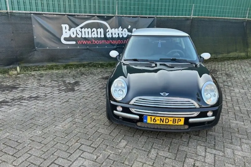 MINI Cooper (2003)