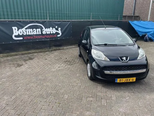 Peugeot 107 (2009) — foto 1