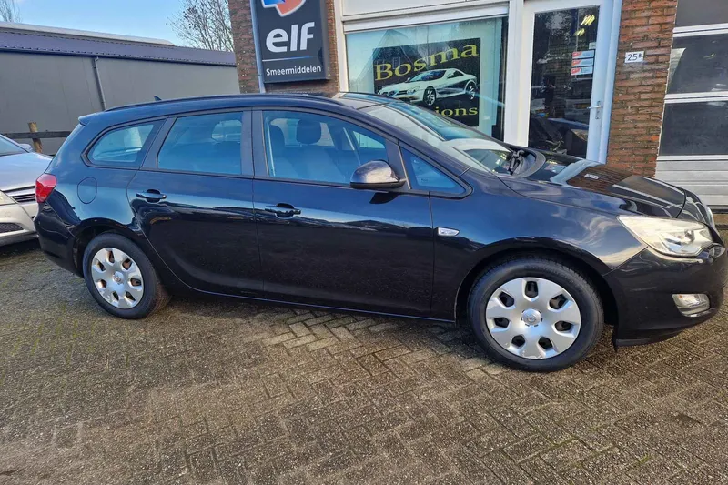Opel Astra (2012)