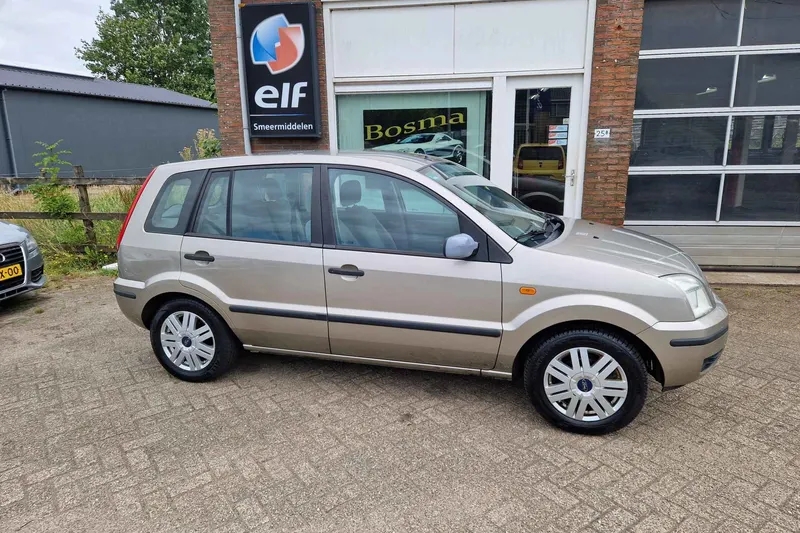 Ford Fusion (2003)