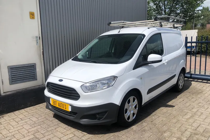 Ford Transit Courier (2017)