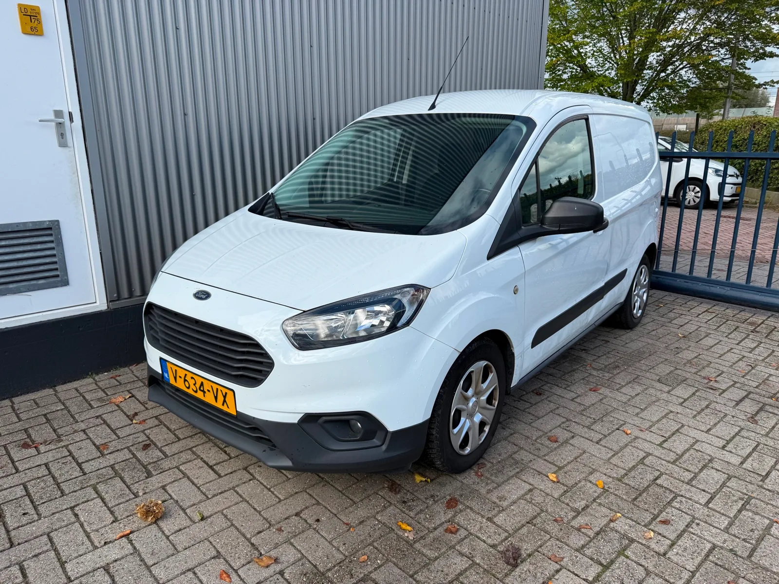 Ford Transit Courier (2019) — foto 1