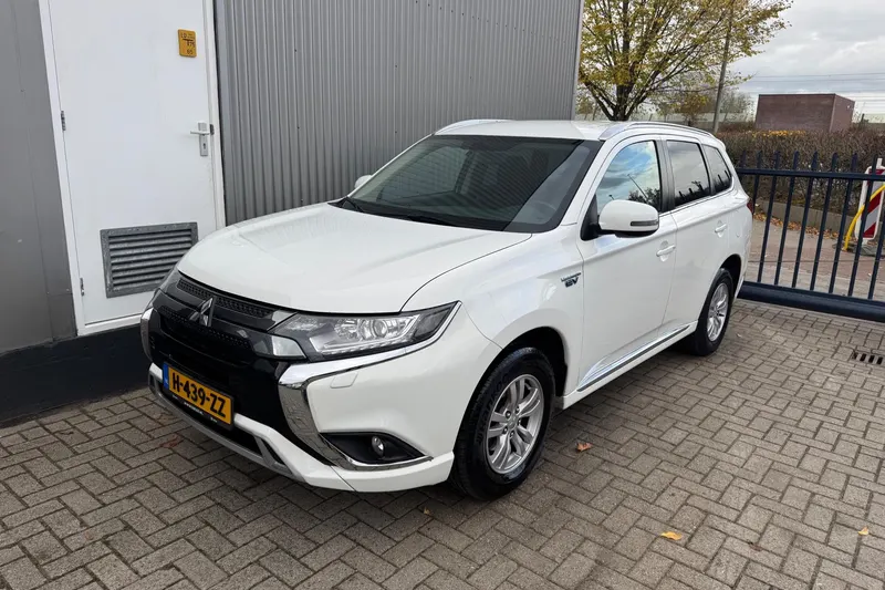 Mitsubishi Outlander (2020)