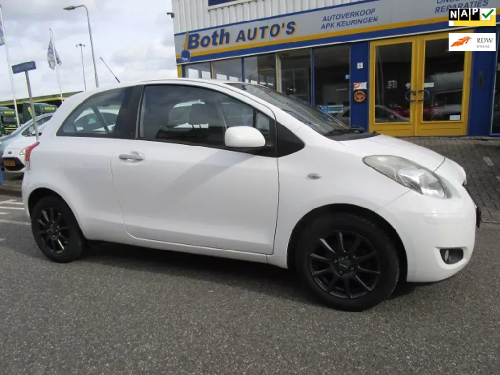 Toyota Yaris (2011) — foto 1