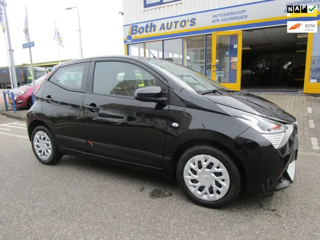 Toyota Aygo (2022) — foto 1