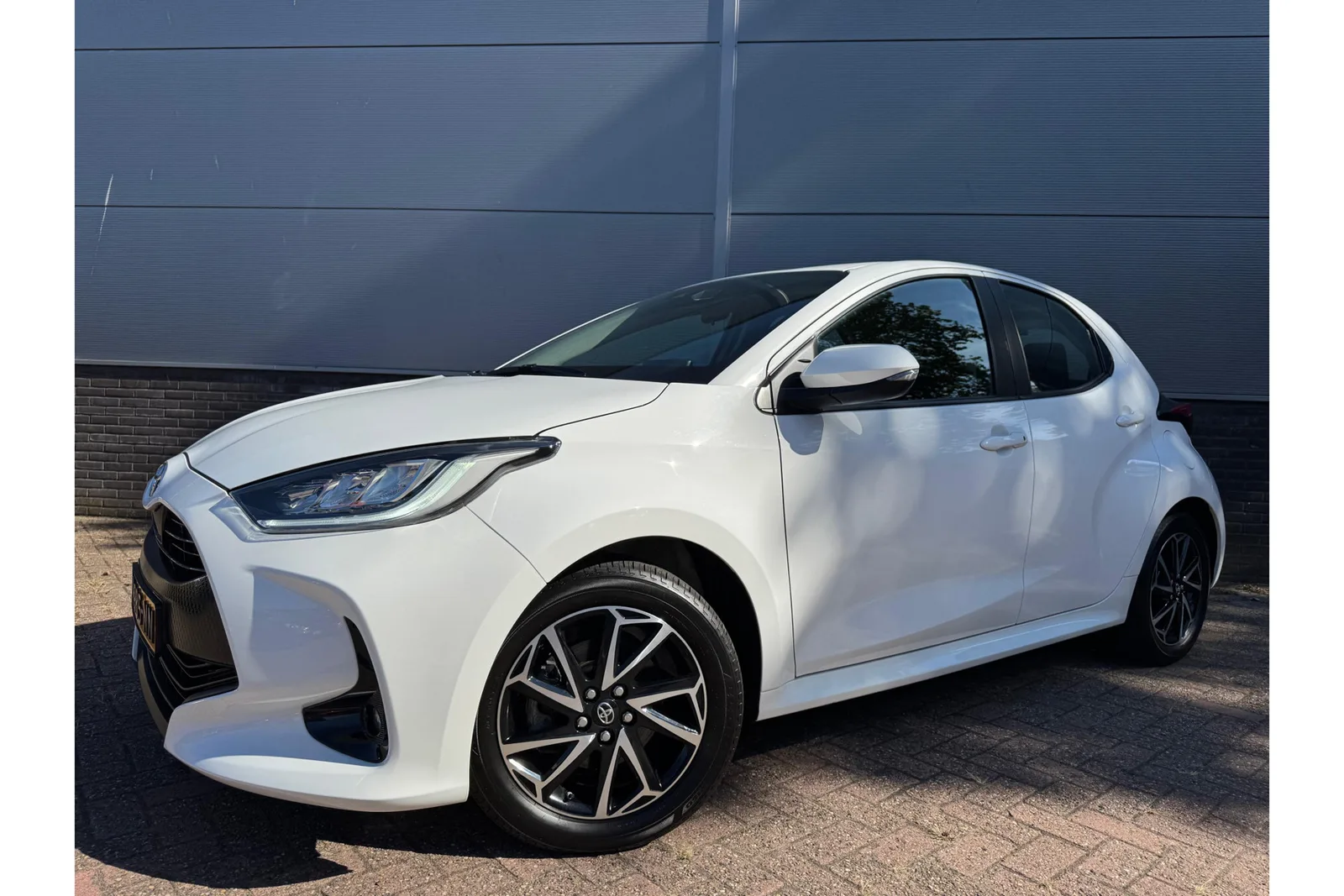 Toyota Yaris (2023) — foto 1