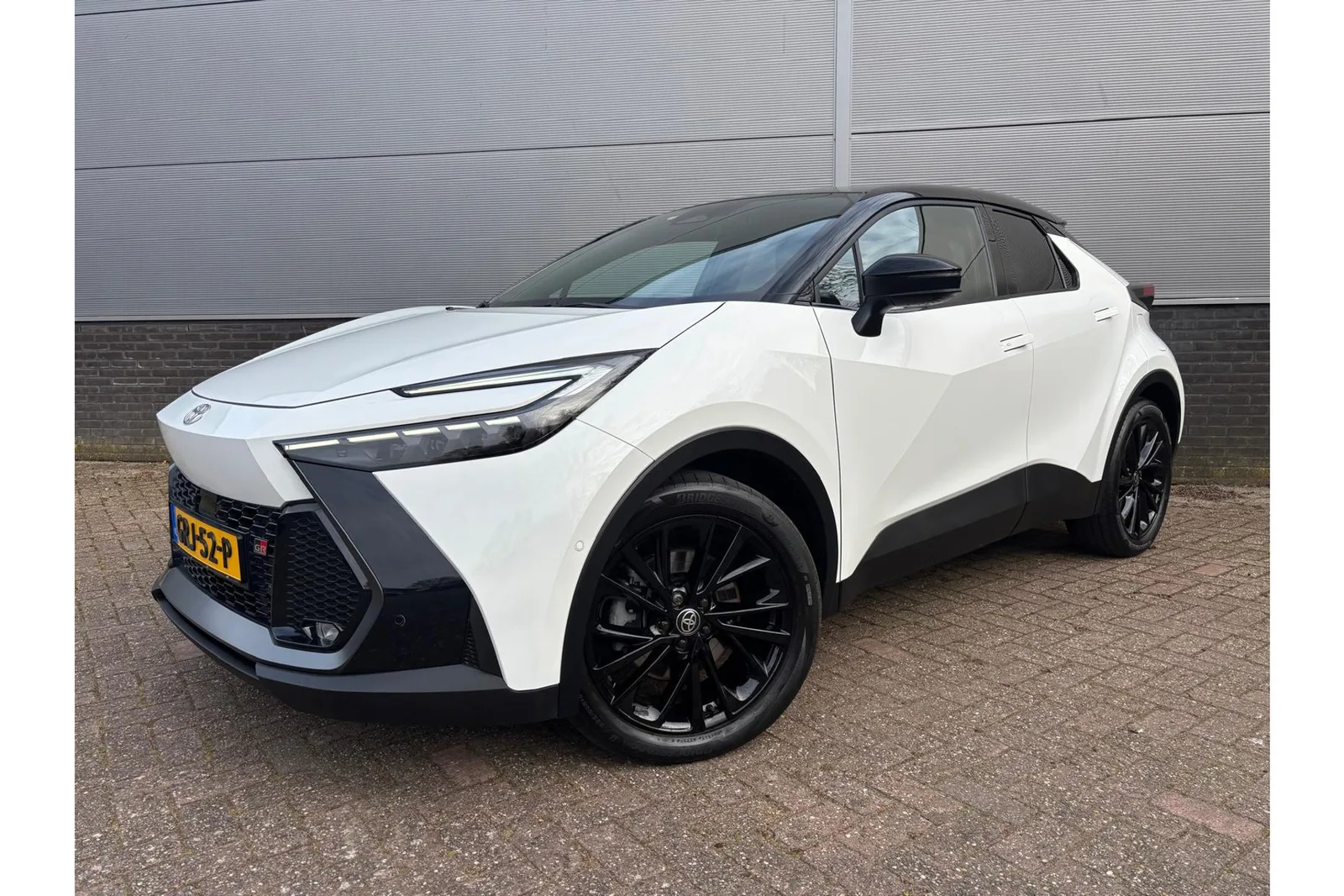 Toyota C-HR (2024) — foto 1