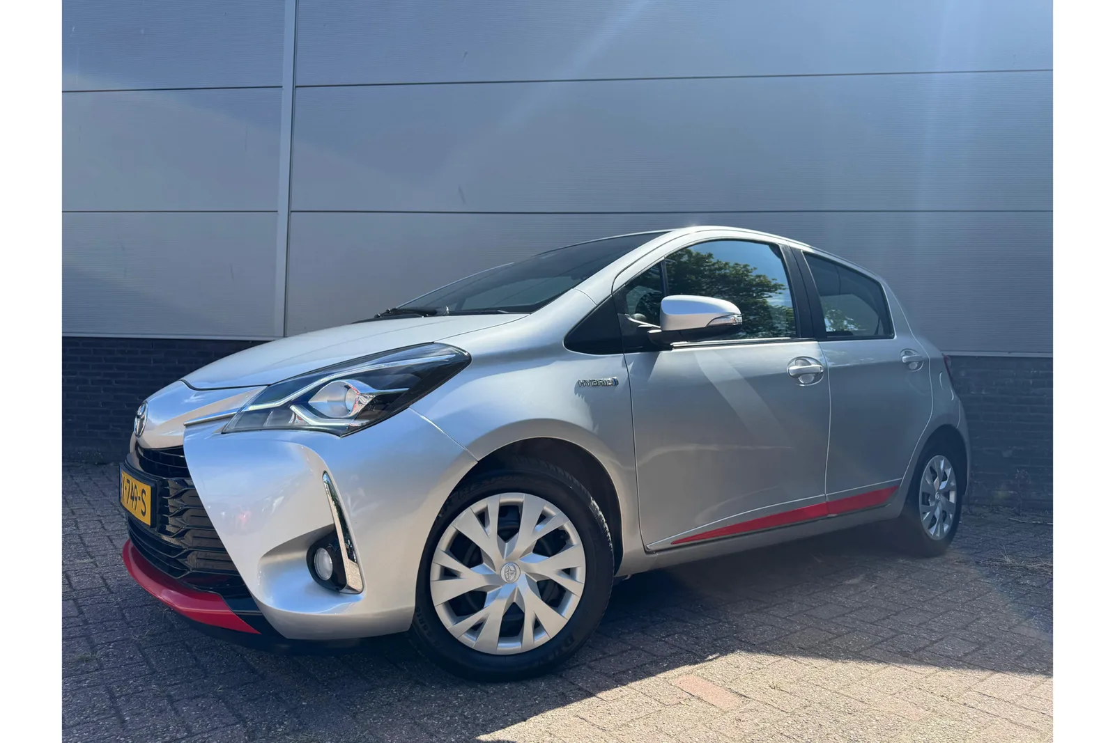 Toyota Yaris (2017) — foto 1