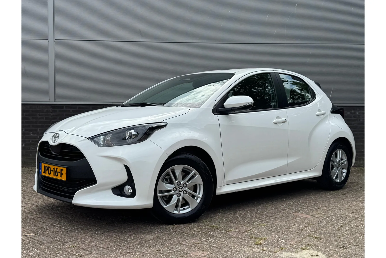 Toyota Yaris (2025) — foto 1
