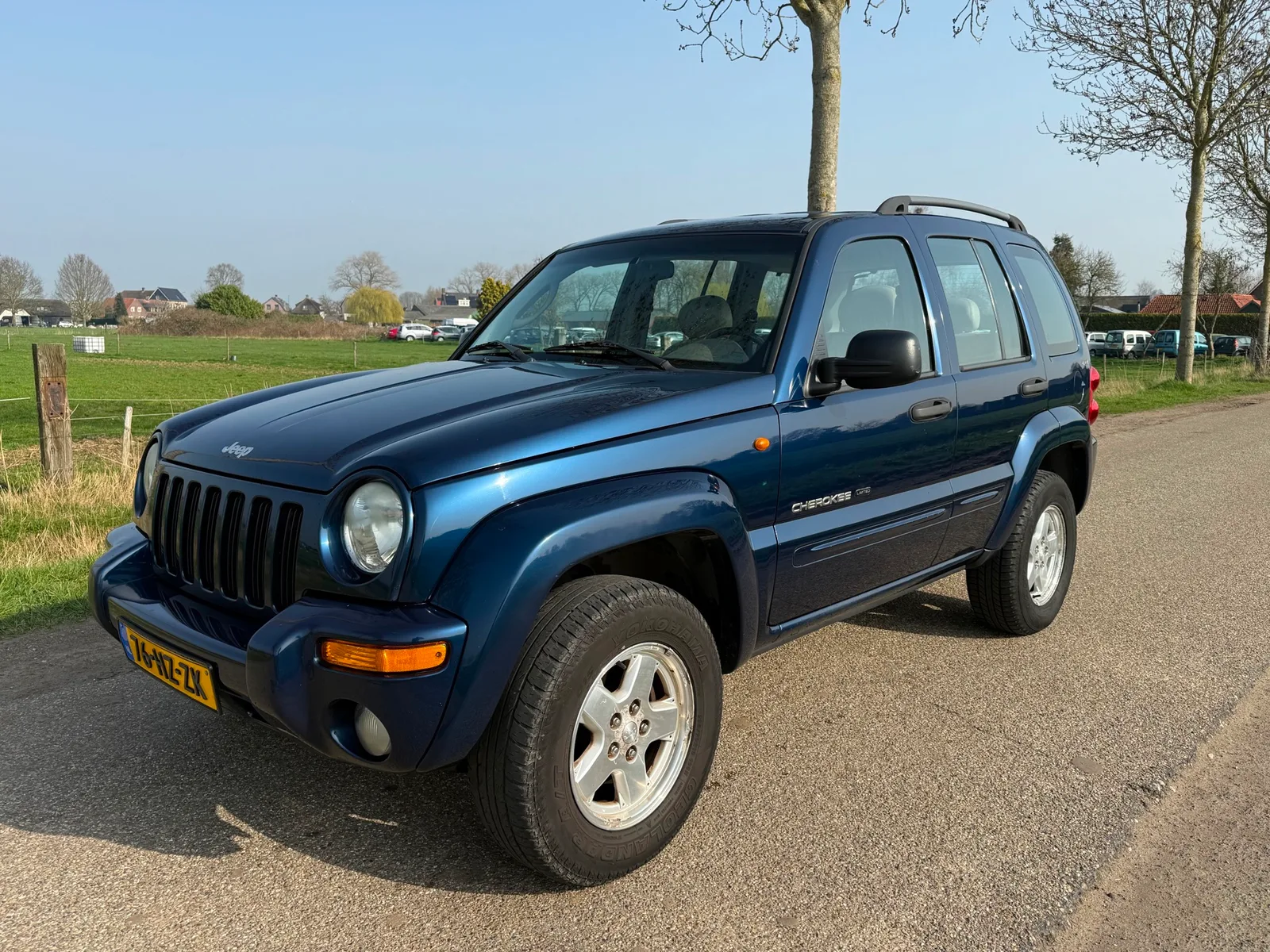Jeep Cherokee (2002) — foto 1