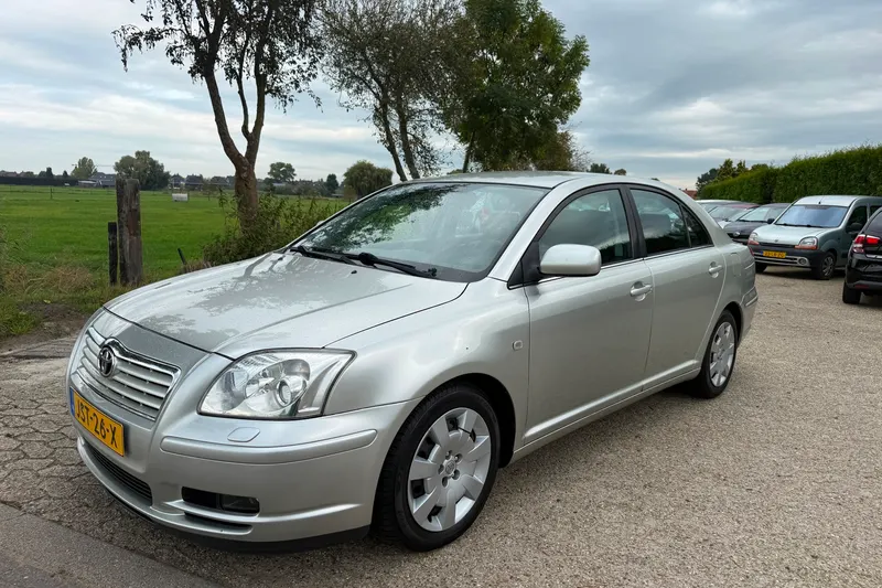 Toyota Avensis (2003)