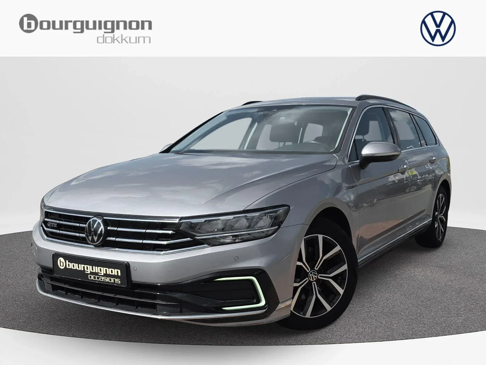 Volkswagen Passat (2022) — foto 1