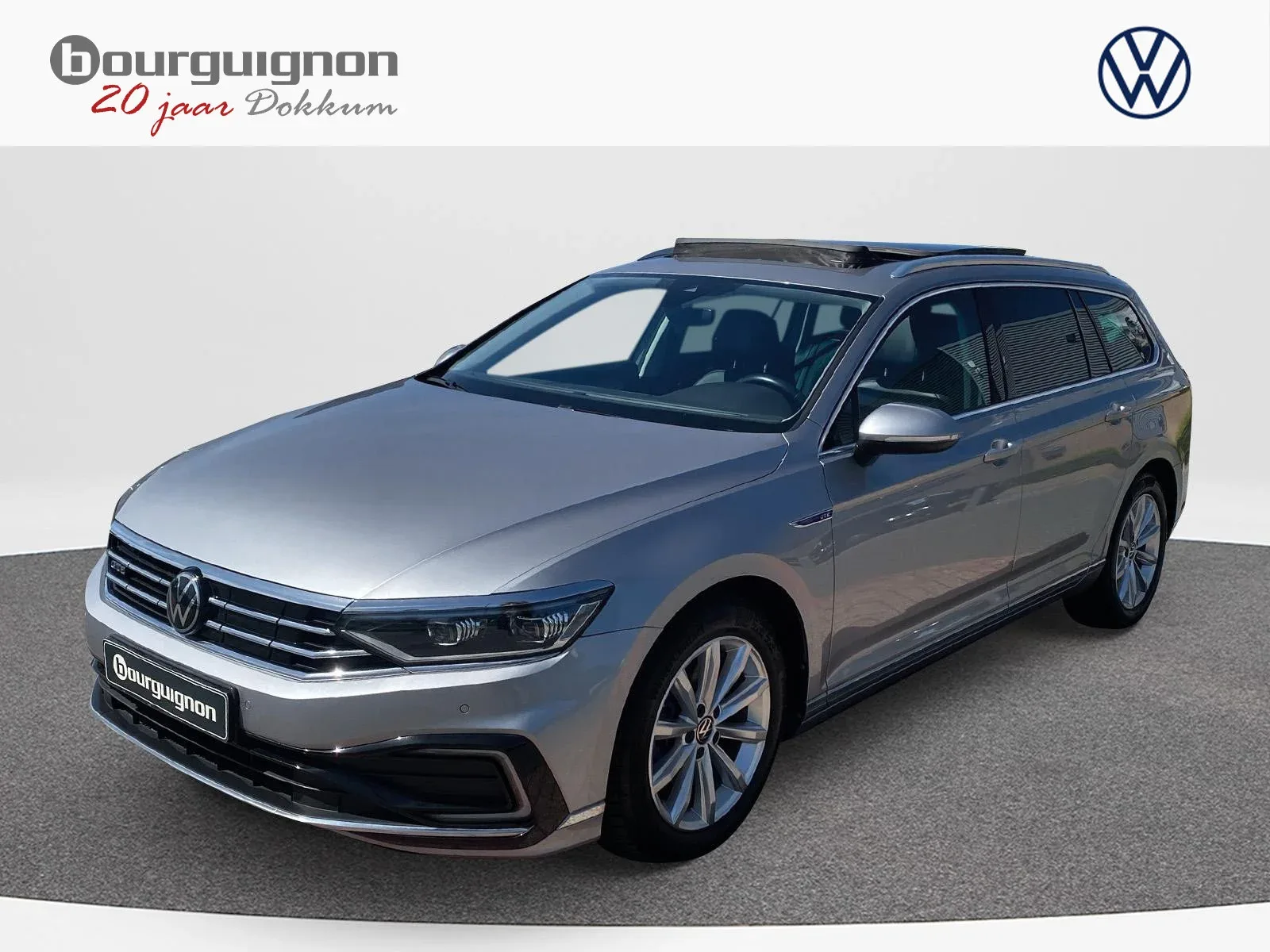 Volkswagen Passat (2023) — foto 1