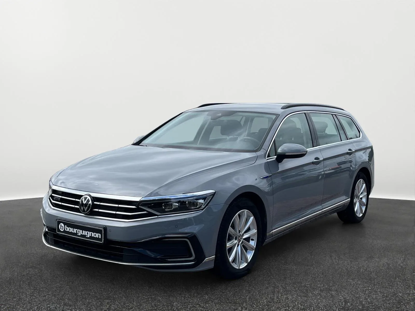 Volkswagen Passat (2022) — foto 1