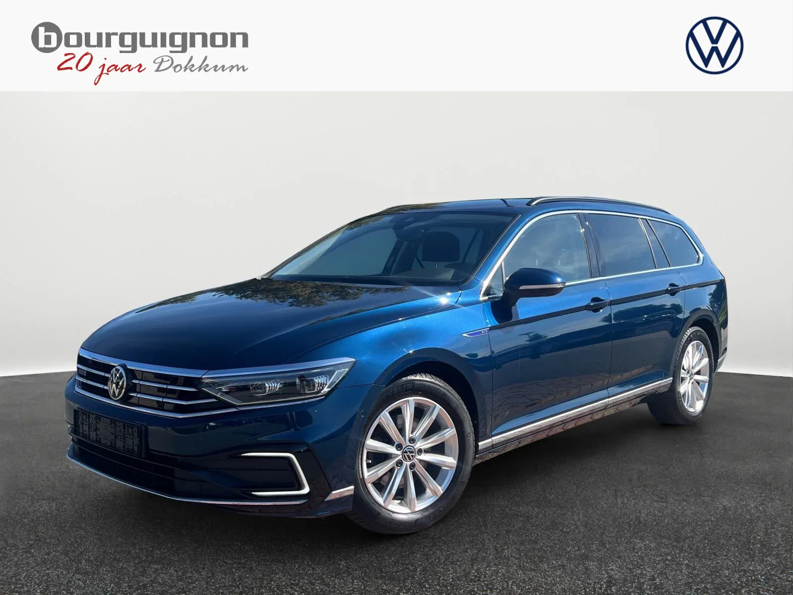 Volkswagen Passat (2023) — foto 1