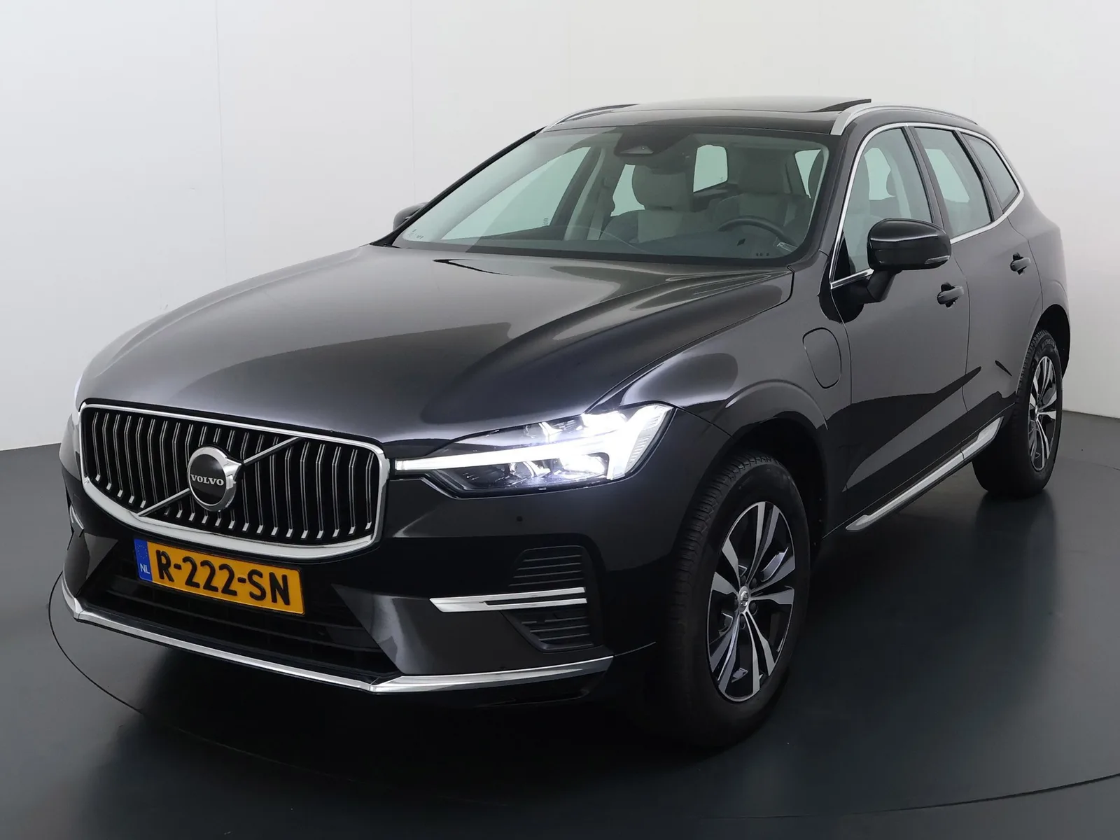 Volvo XC60 (2022) — foto 1