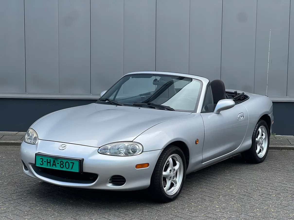 Mazda MX-5 (2001) — foto 1