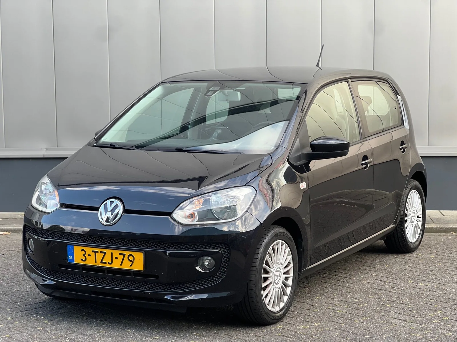 Volkswagen Up! (2014) — foto 1