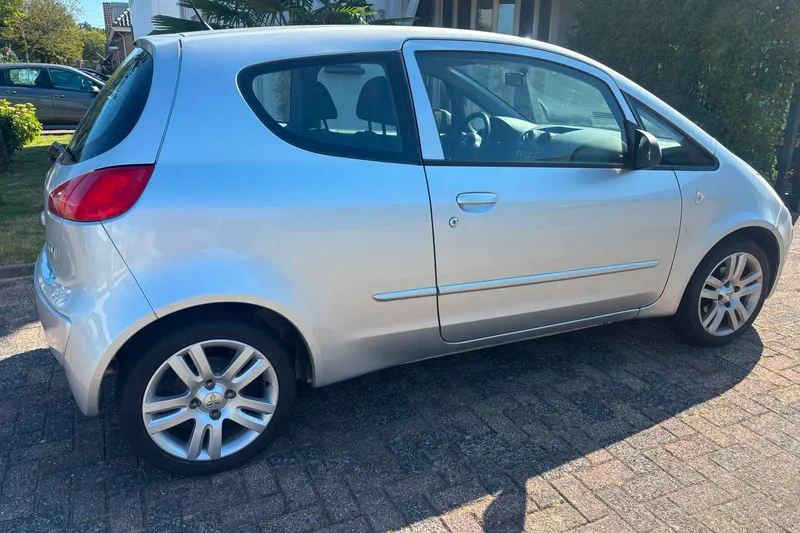 Mitsubishi Colt (2009)