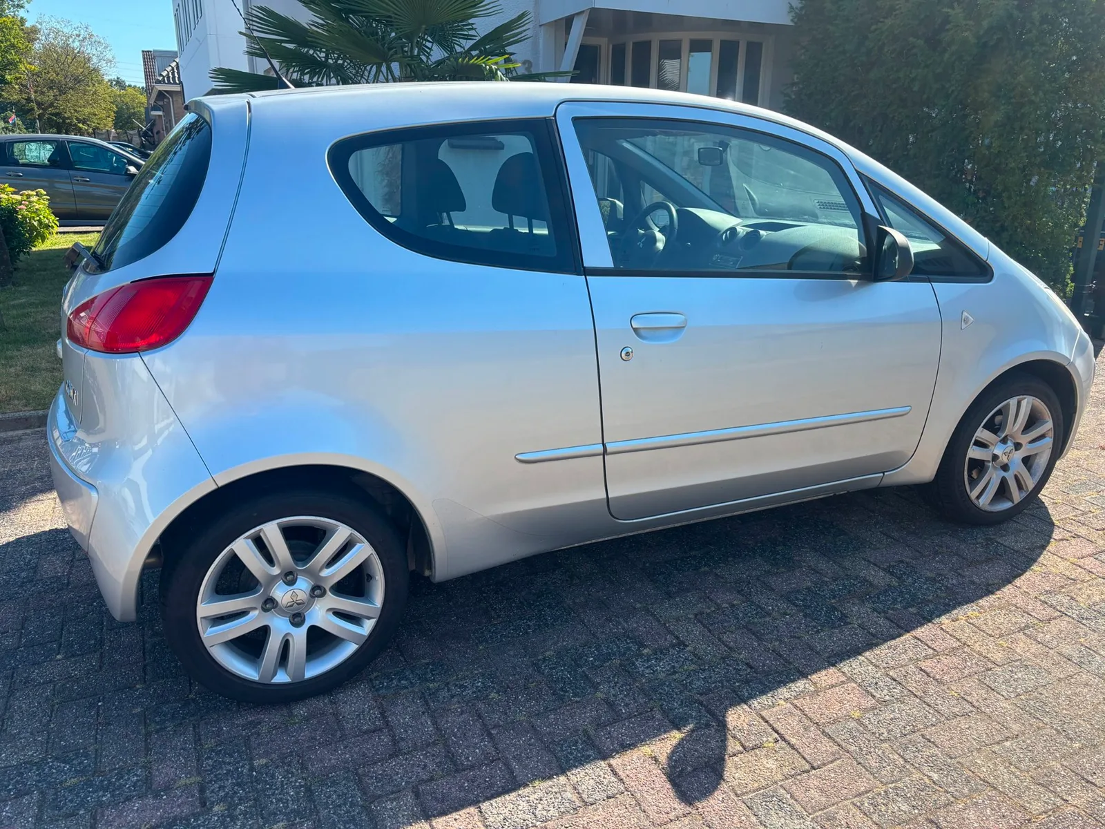 Mitsubishi Colt (2009) — foto 1