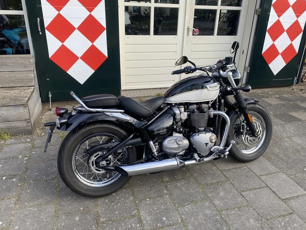 Triumph Bonneville (2021) — foto 1