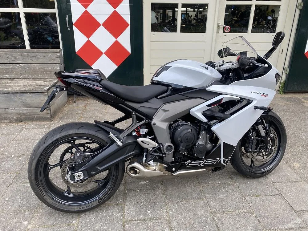 Triumph Daytona 660 (2025) — foto 1