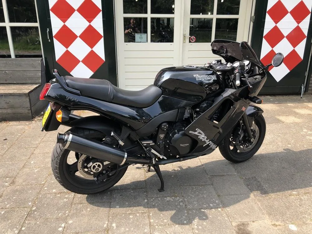 Triumph Daytona 900 (1996) — foto 1