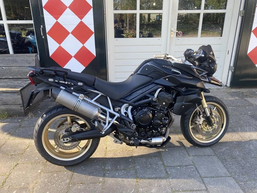 Triumph Tiger 800 (2011) — foto 1