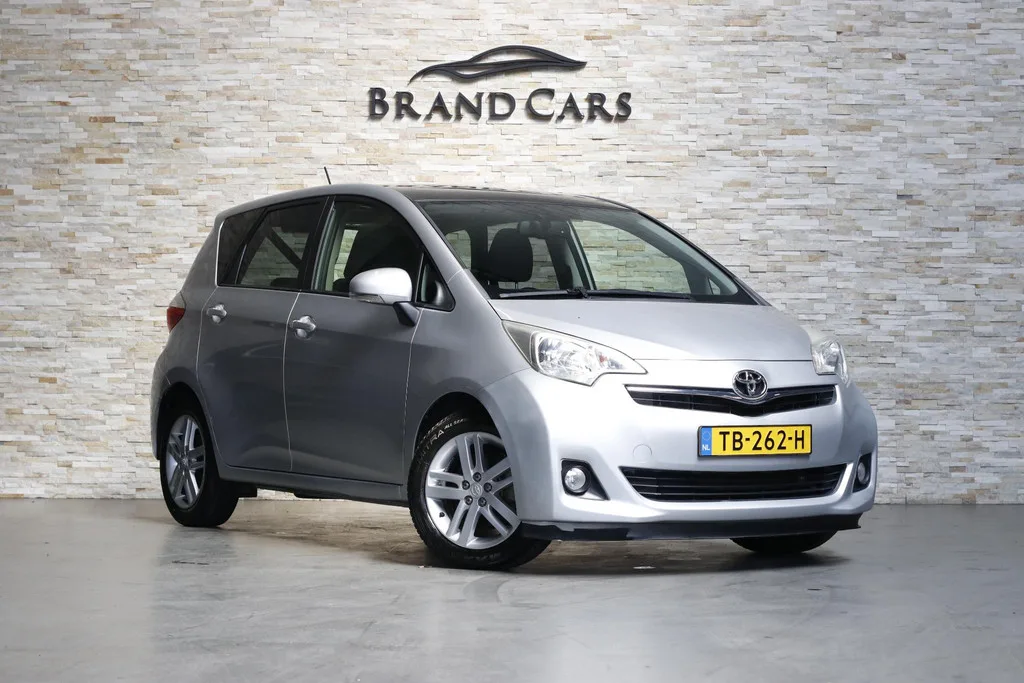 Toyota Verso-S (2012) — foto 1