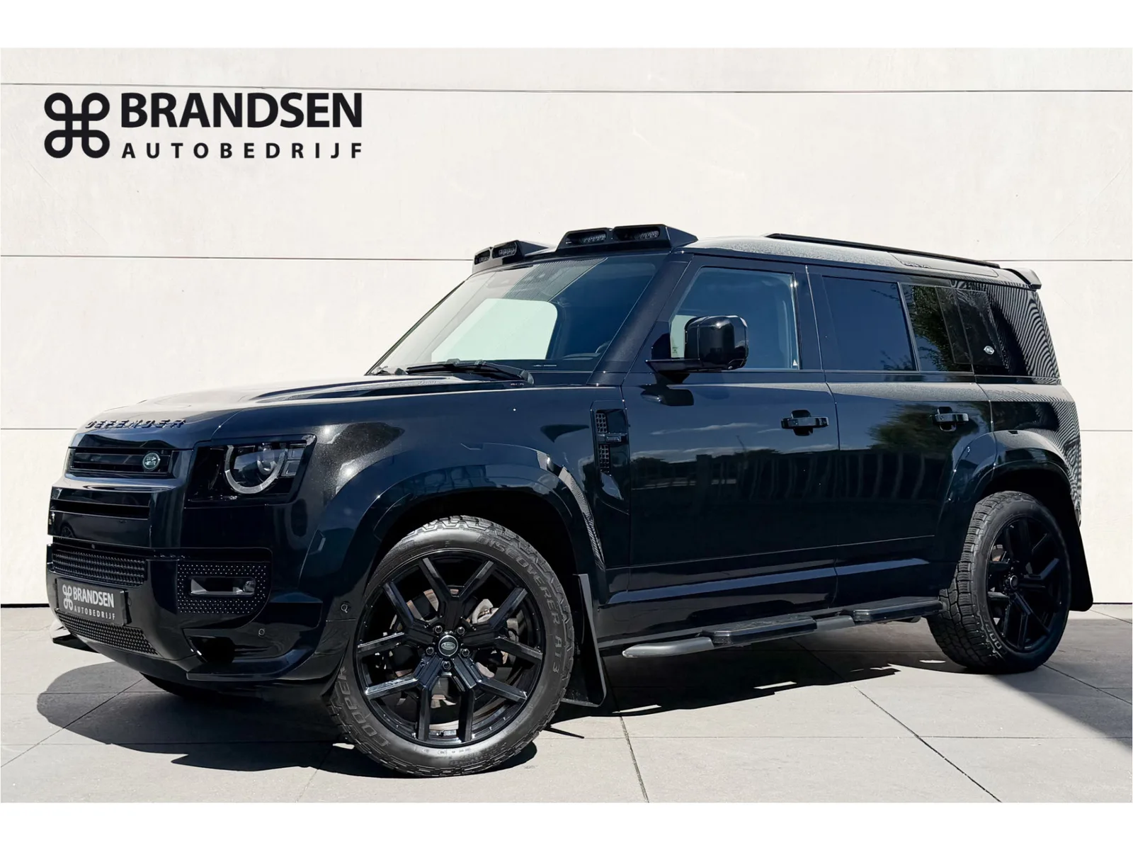 Land Rover Defender (2022) — foto 1