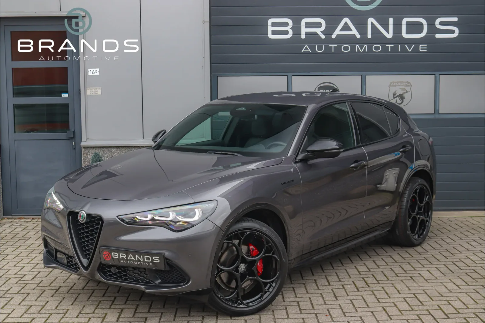 Alfa Romeo Stelvio (2024) — foto 1
