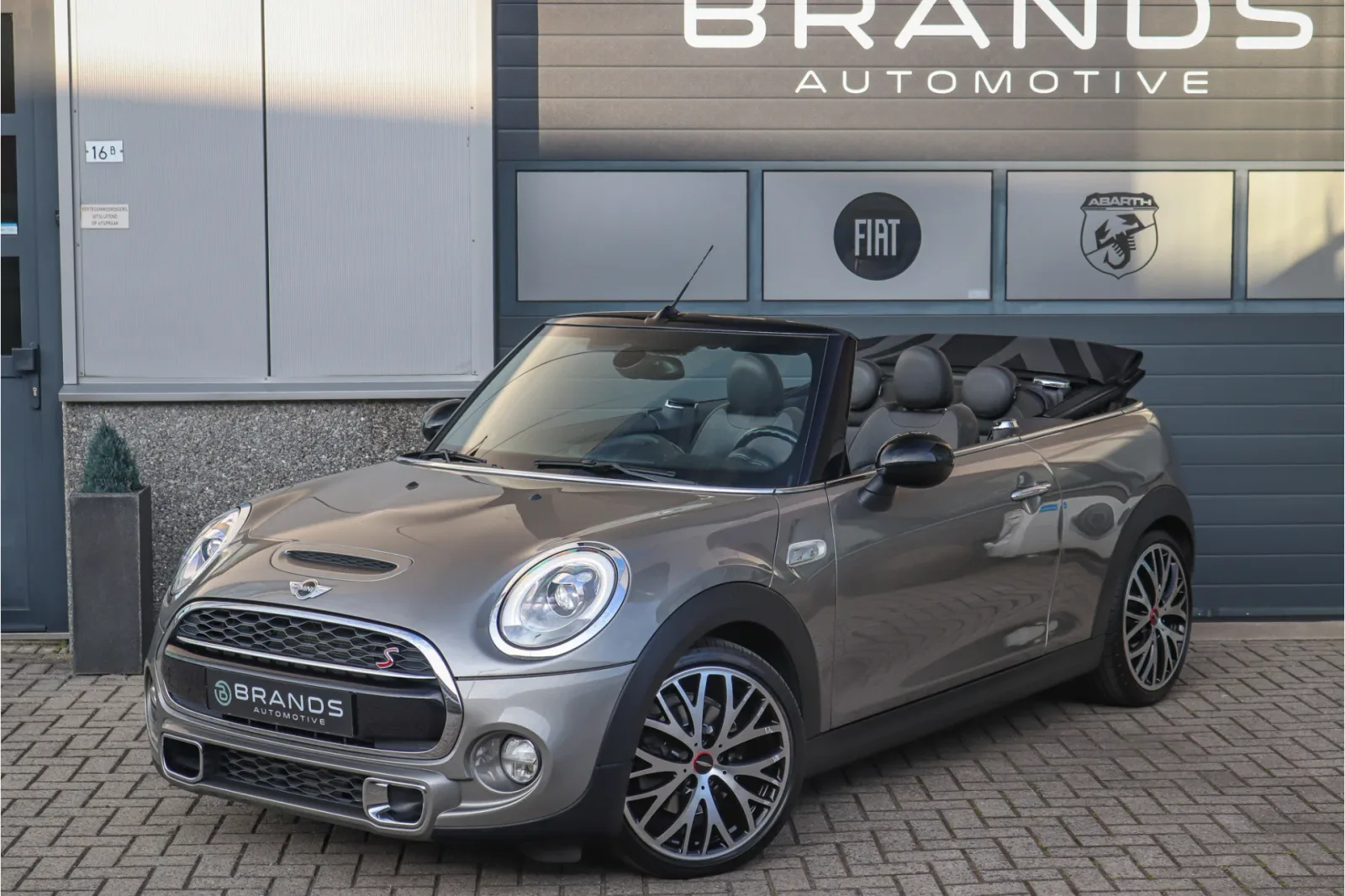 MINI Cabrio (2016) — foto 1