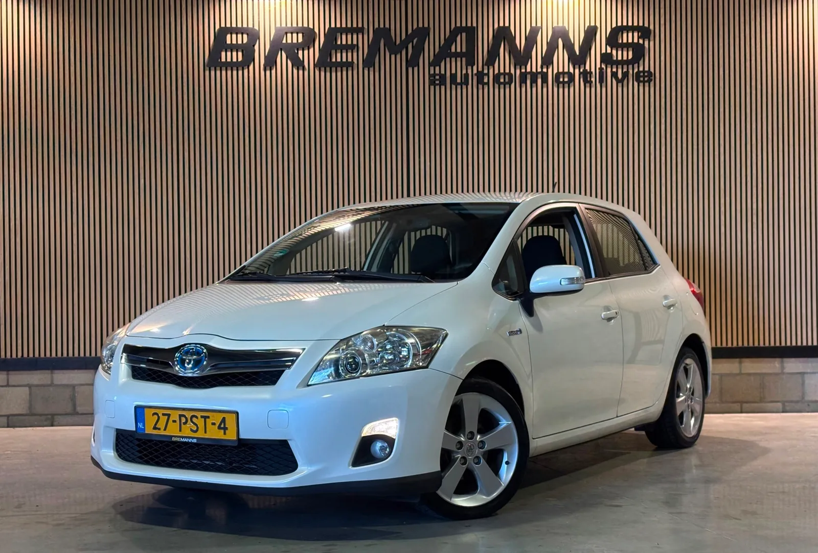 Toyota Auris (2011) — foto 1